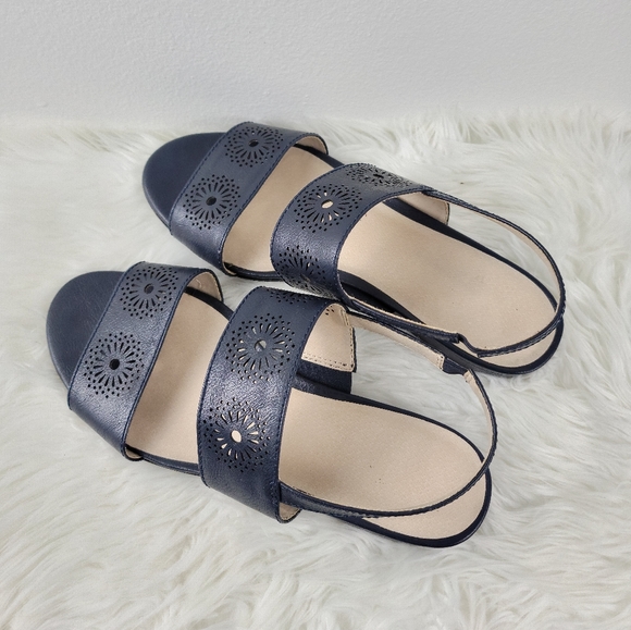 Life Stride Shoes - Life Stride Corinne sz 8 Navy blue floral sandal